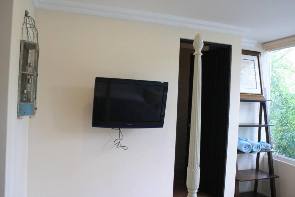 Luxurious & Chic 2 Bedroom Polanquito Lincon Park Apartment *