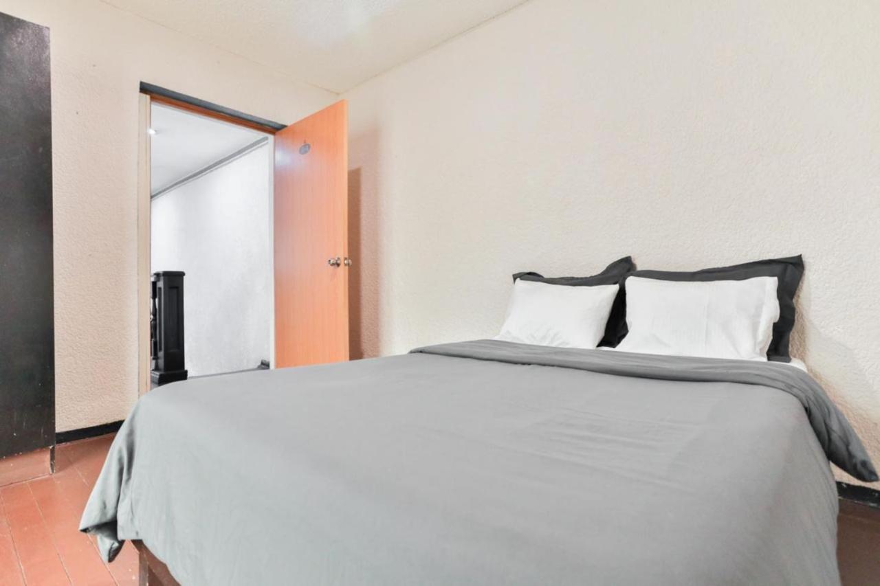 Hostpal Roma 185 *