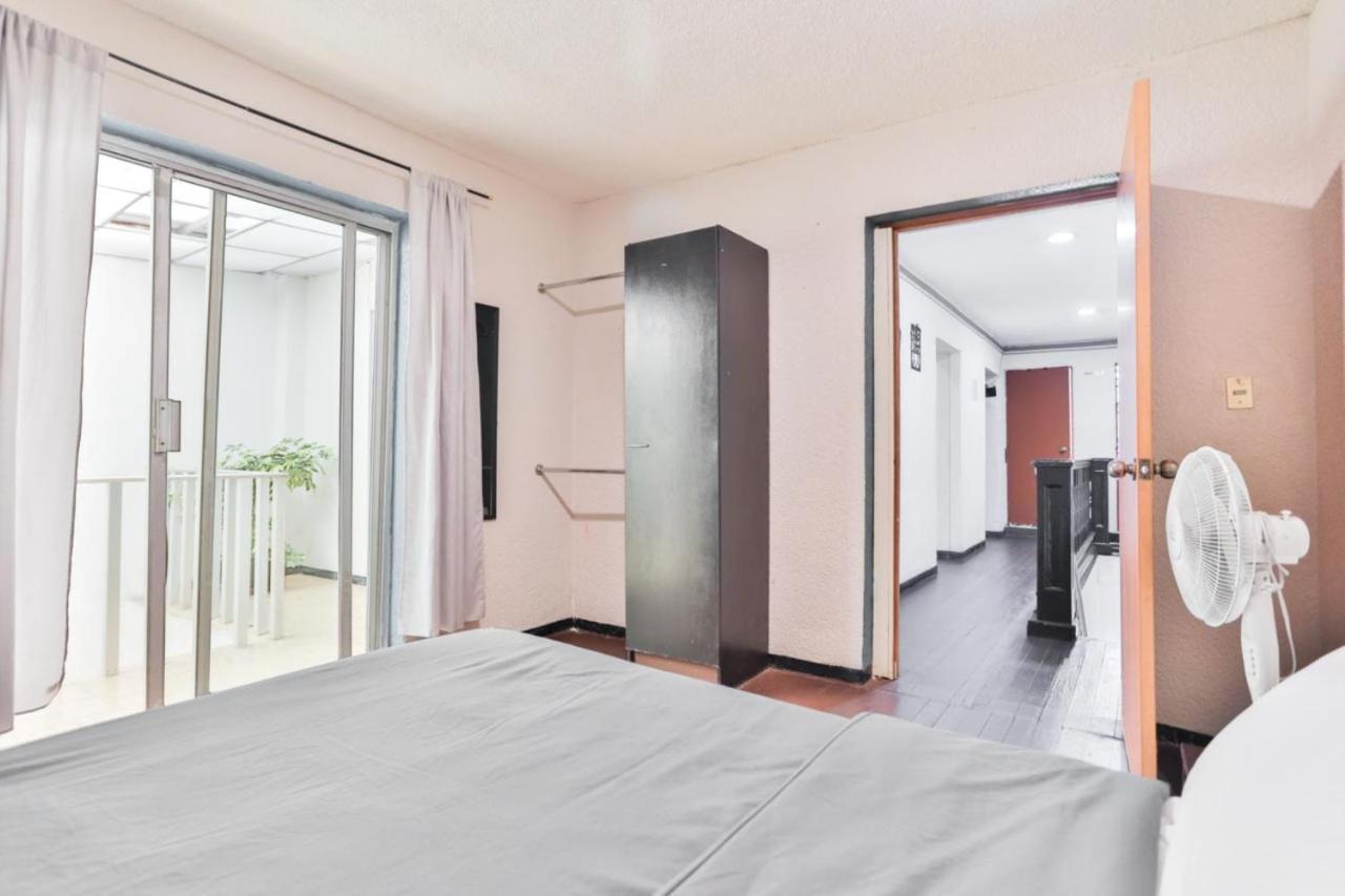 Guest house Hostpal Roma 185 Mexico City