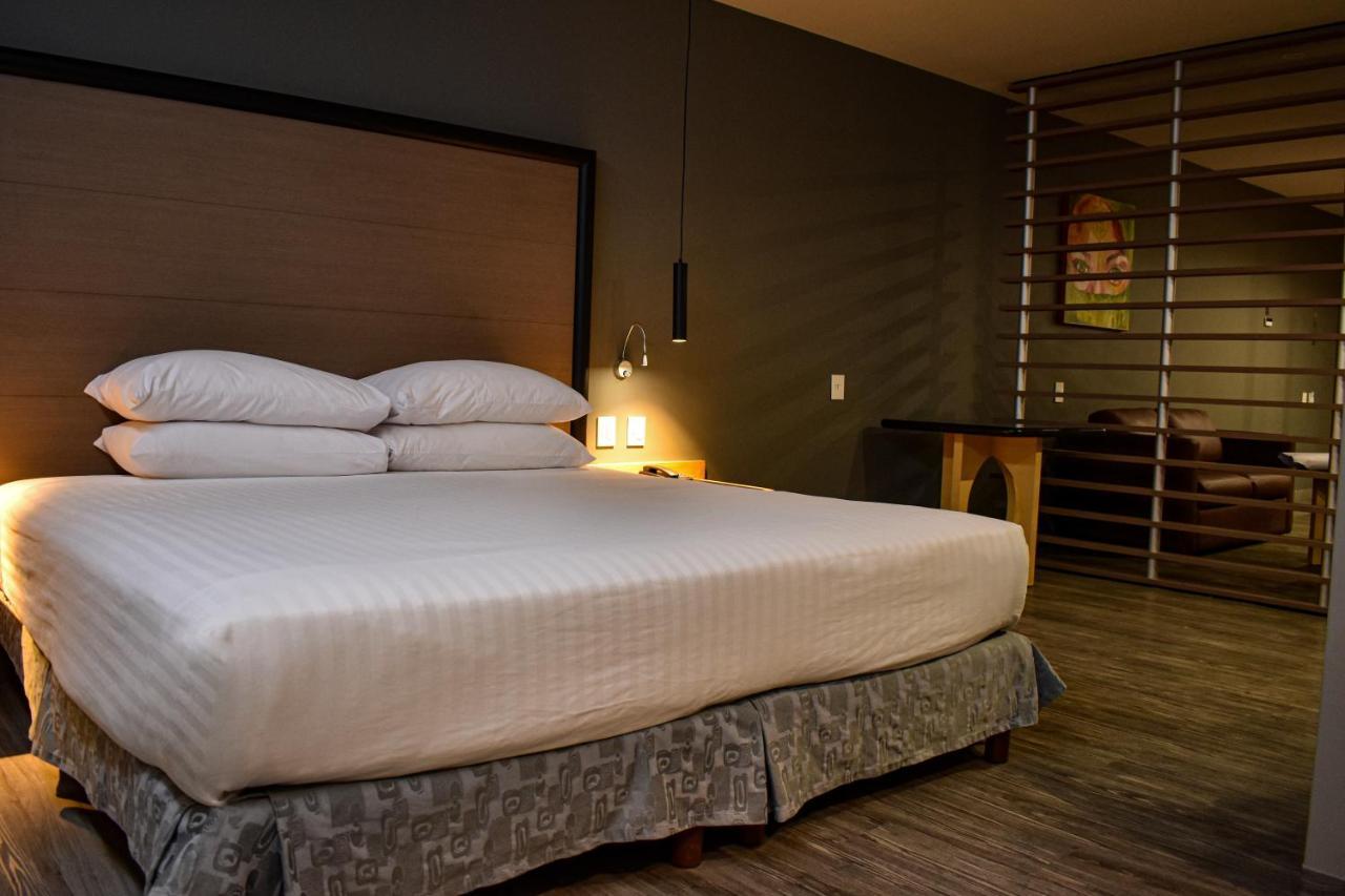 Ramada By Wyndham Santa Fe Hotel 4*