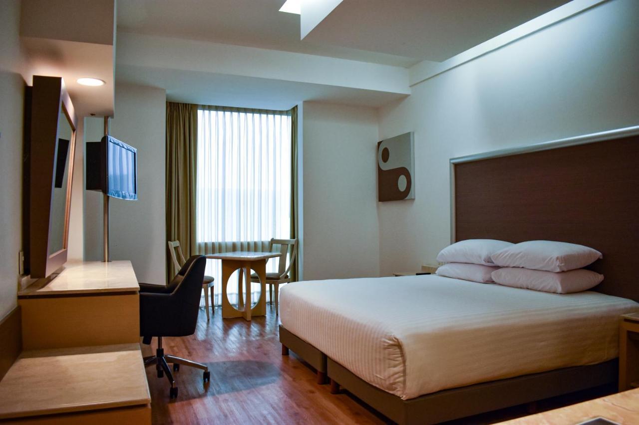 Hotel Ramada By Wyndham Santa Fe Mexico City