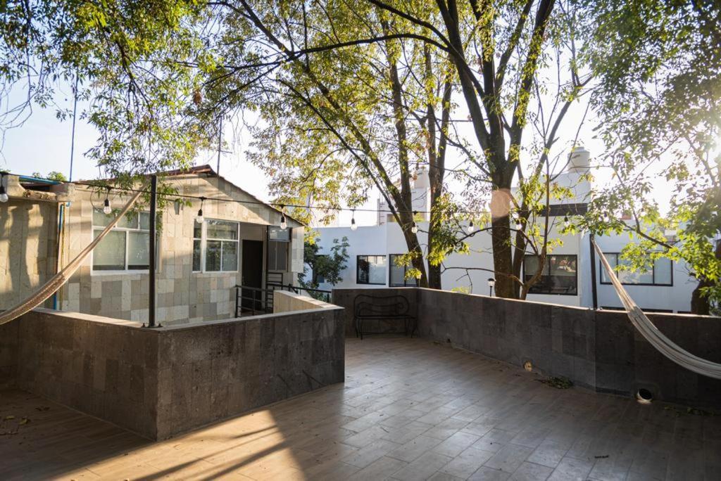 Elvis Apartment