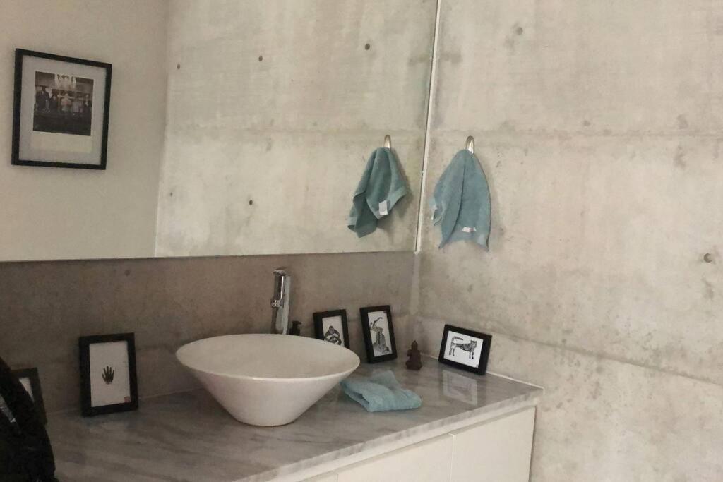 Super Cool & Comfortable In The Heart Of Condesa. Apartment