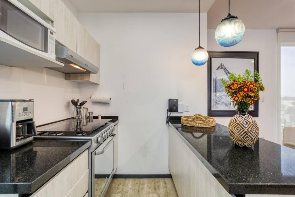 Medellin 148 By Mr W - 303 Private Balcony 1 Bedroom Apt In La Roma Apartamento *