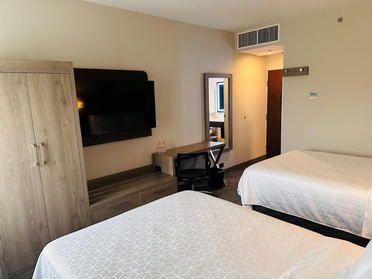 Hotel Express Satelite By Ihg 4*