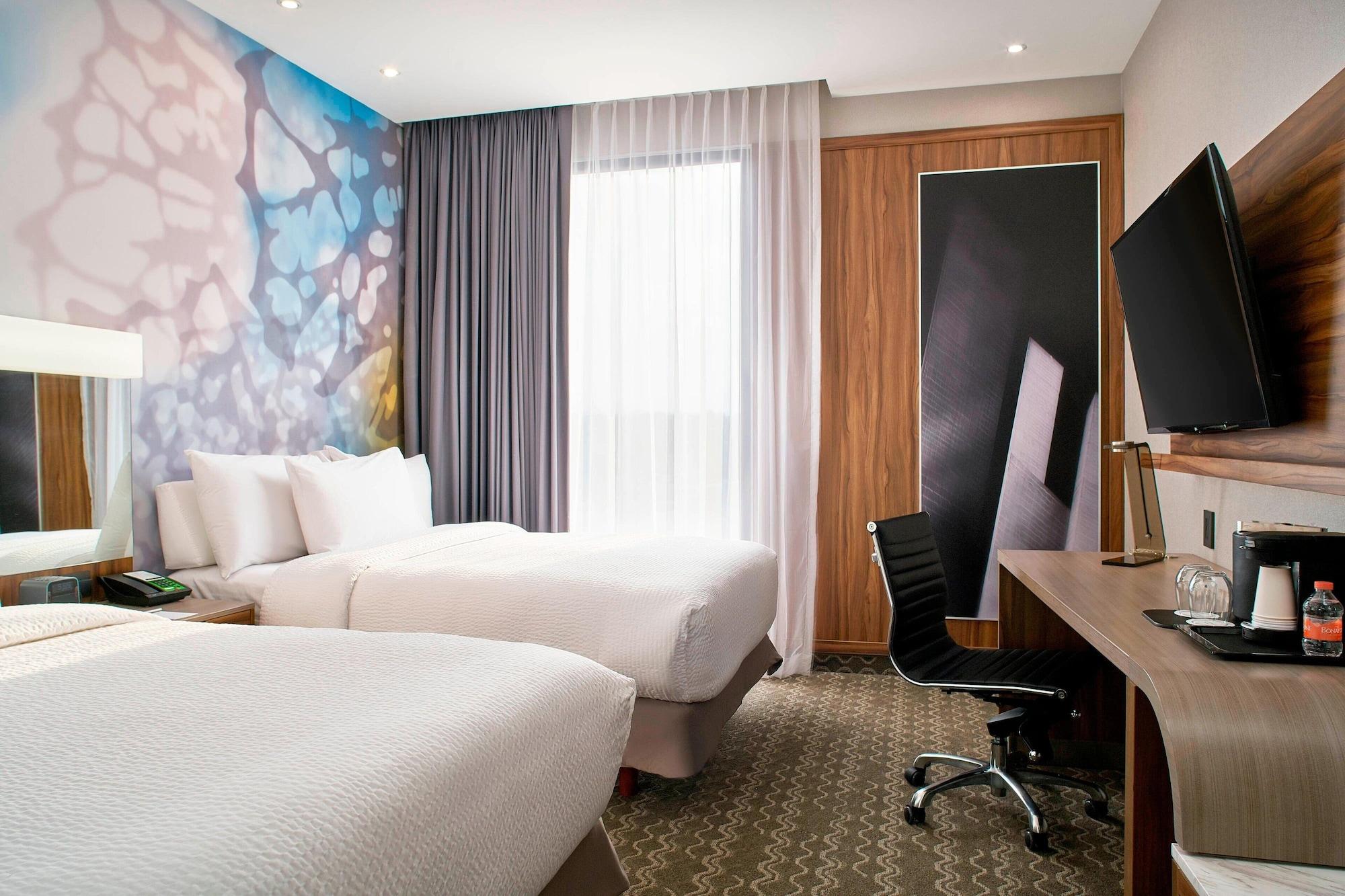 Hotel Courtyard By Marriott Toreo 4*