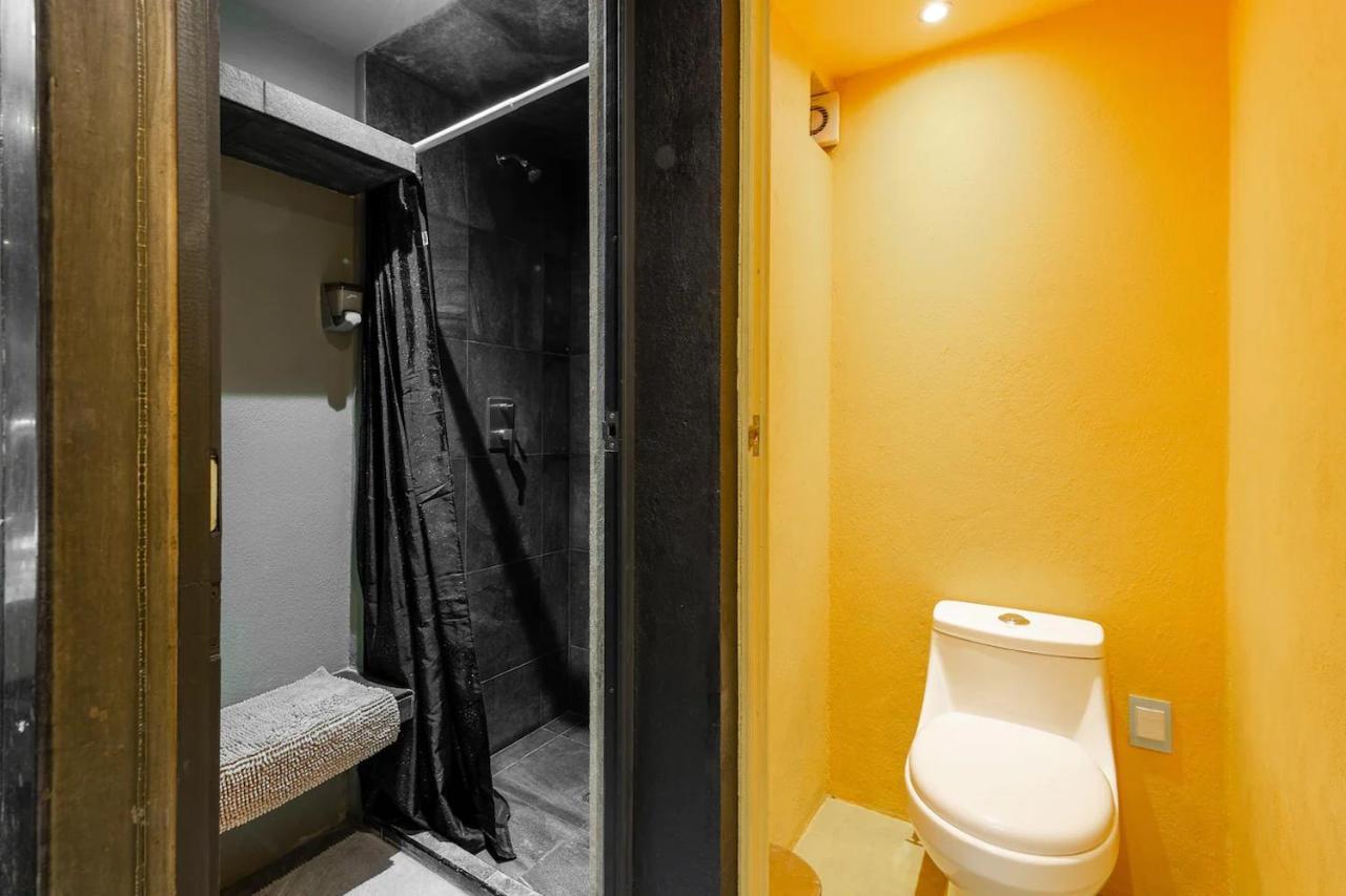 Del Lofts Capsule hotel *