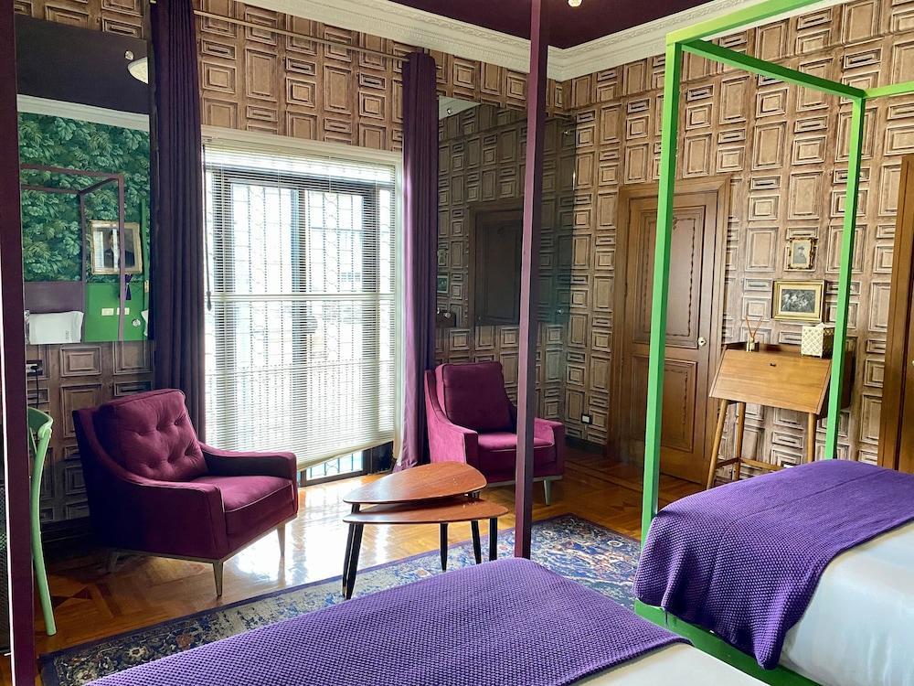 Pug Seal Polanco Anatole France Hotel 5*