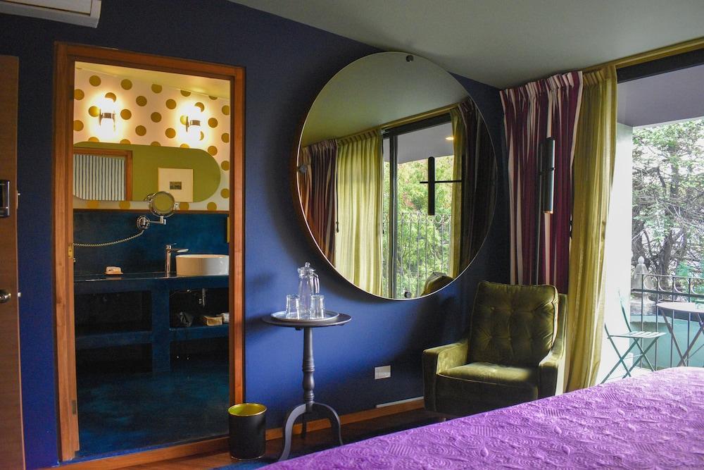 Pug Seal Polanco Anatole France Hotel Mexico City