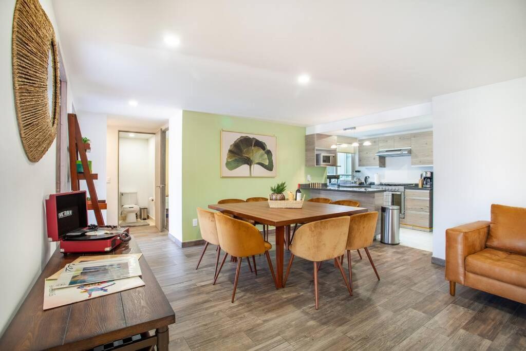 Moderno Mexicano 3br/2ba 200mbps Apartment