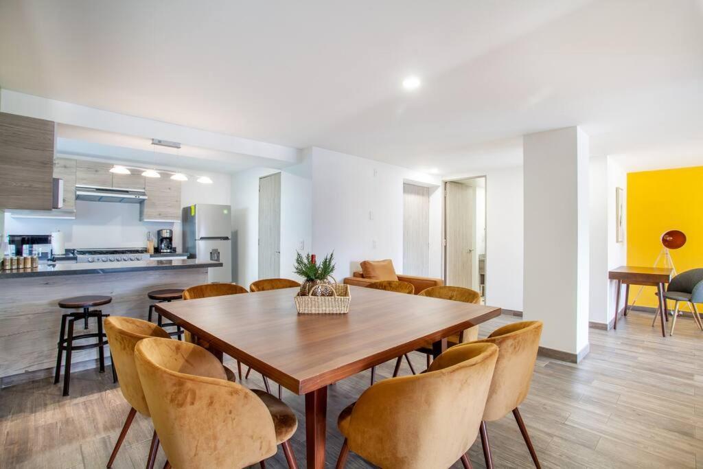 Moderno Mexicano 3br/2ba 200mbps Apartment