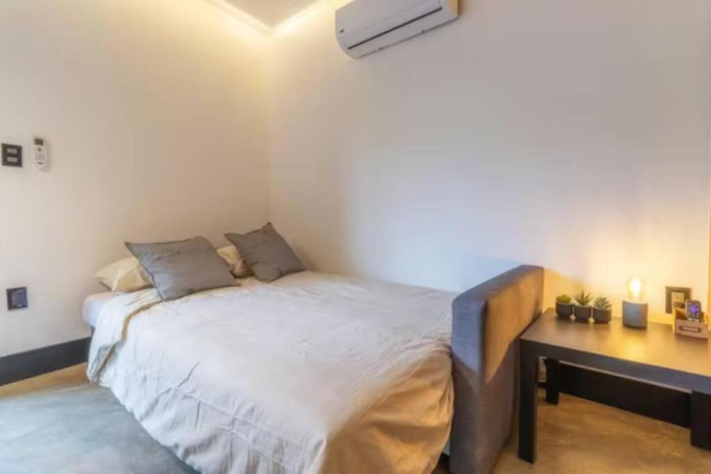 L301 1bdrm 1bath Fits 6 Ac Rooftop Views *