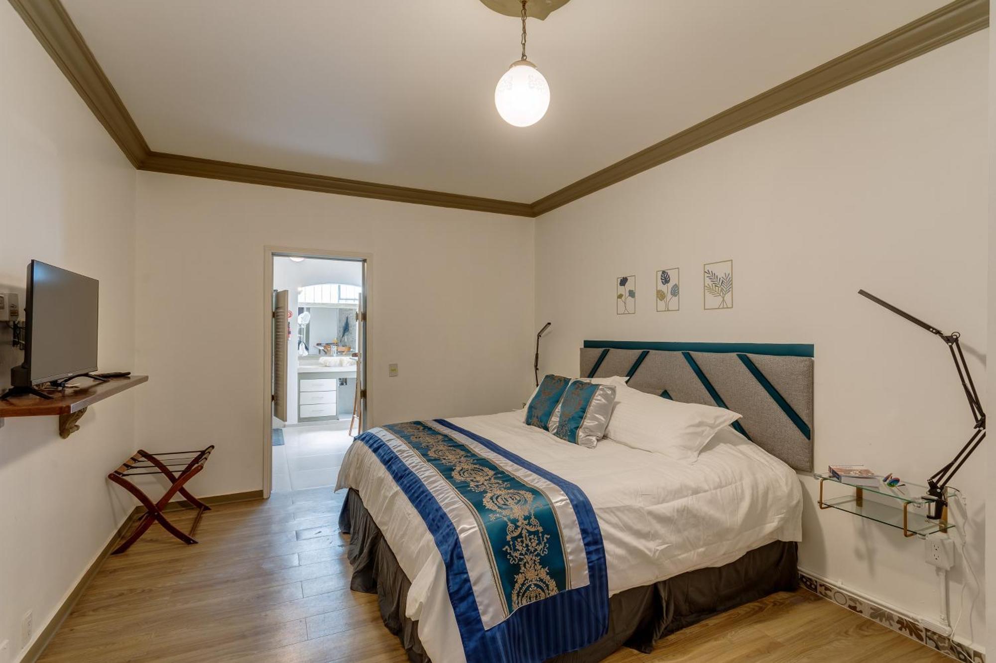 Casa Amatlan Ciento Dos Guest house Mexico City