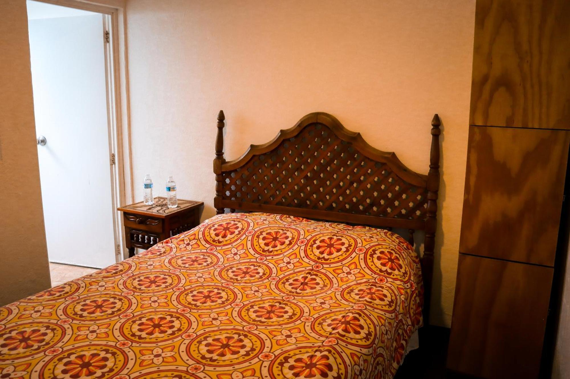 Pensión Cuija Coyoacan Berlin 268 Coyoacan México DF