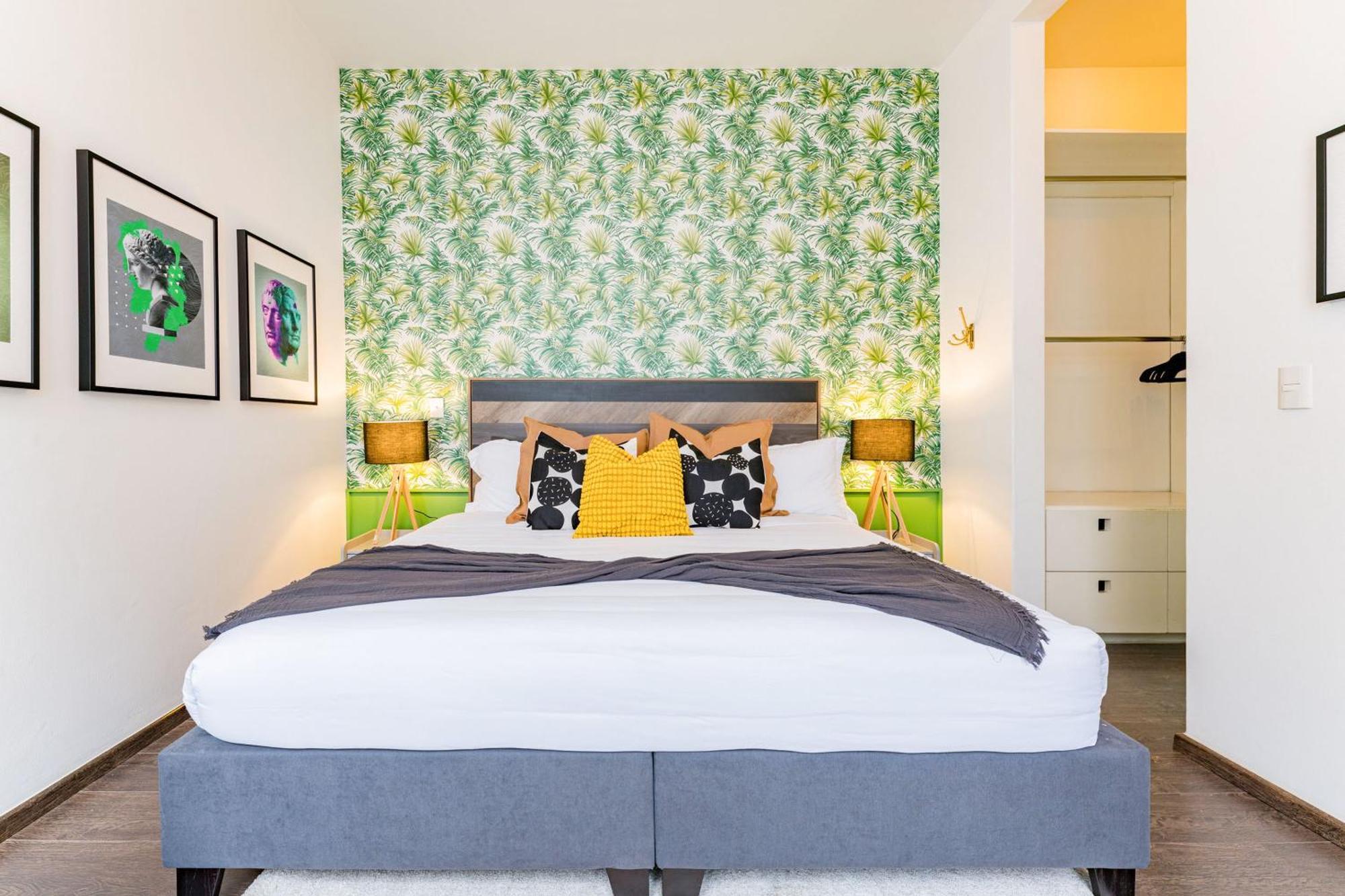 New Perfect Location 24 Security Free Parking Holiday home *