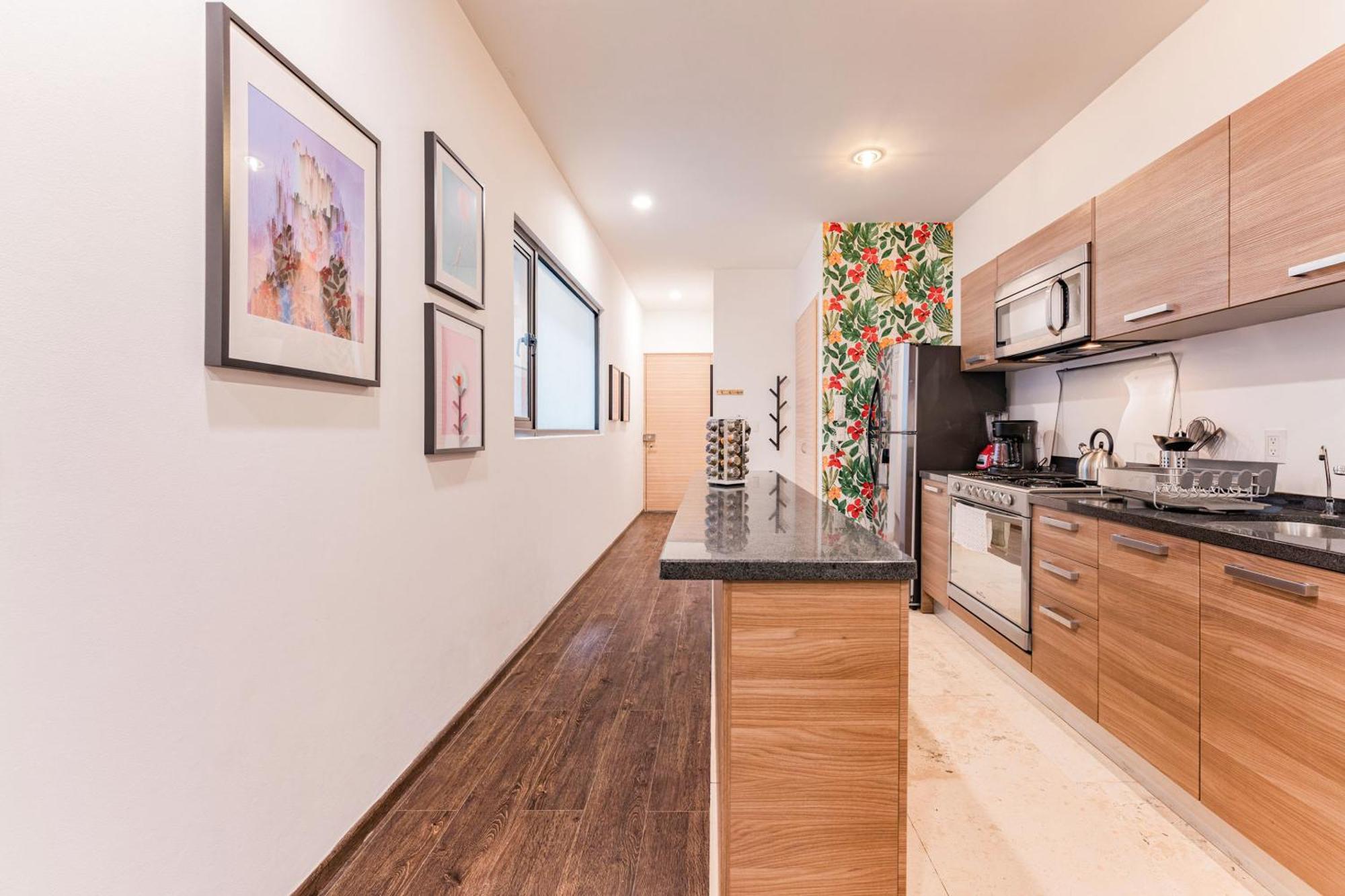 New Perfect Location 24 Security Free Parking Holiday home