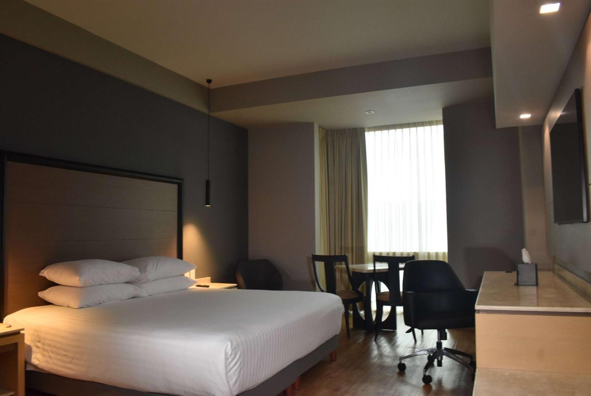 Hotel Ramada By Wyndham Santa Fe 4*