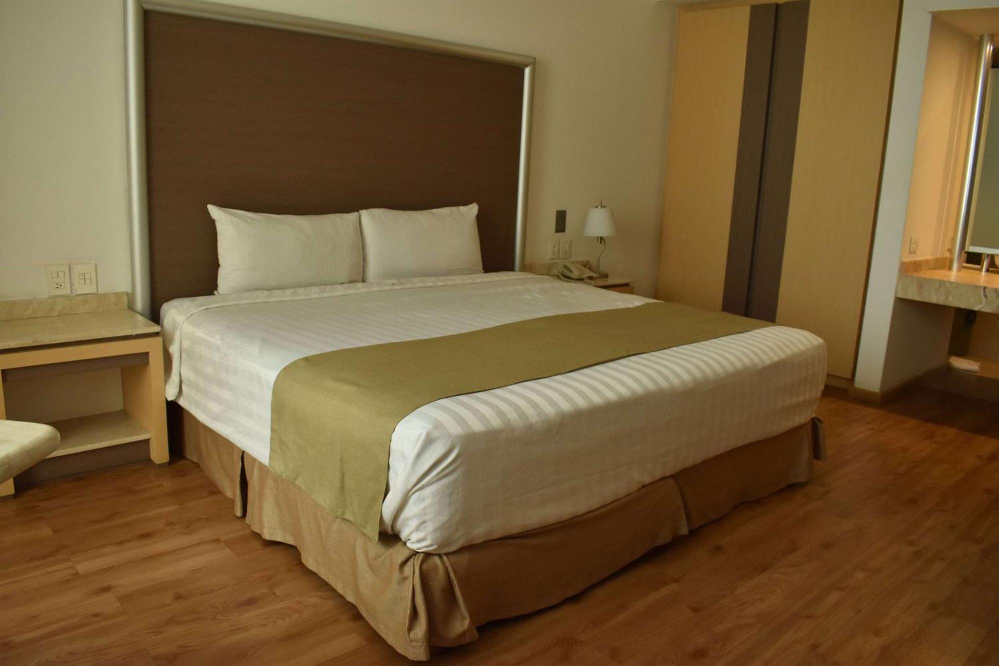 Ramada By Wyndham Santa Fe 4* Mexico City