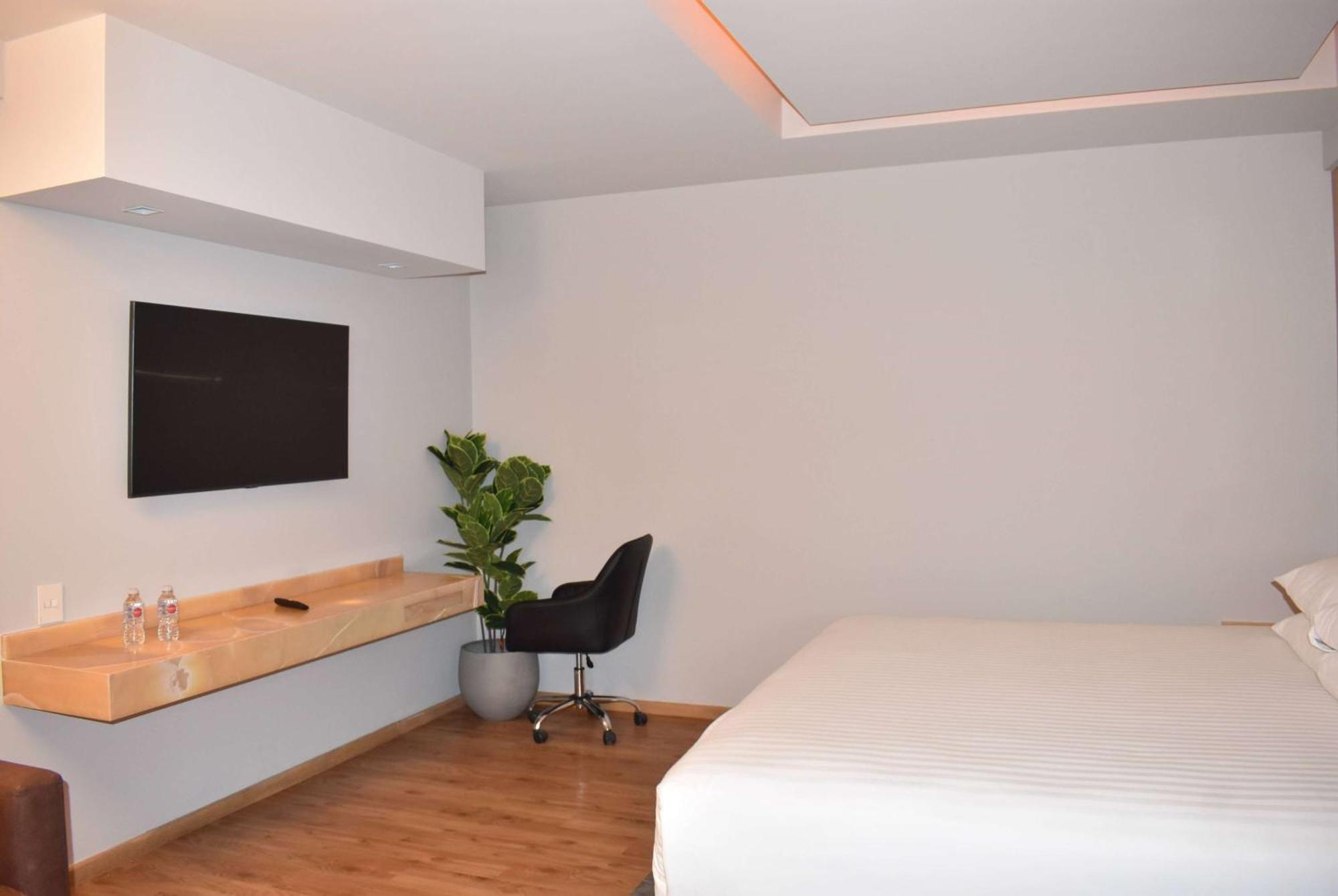 Hotel Ramada By Wyndham Santa Fe Mexico City