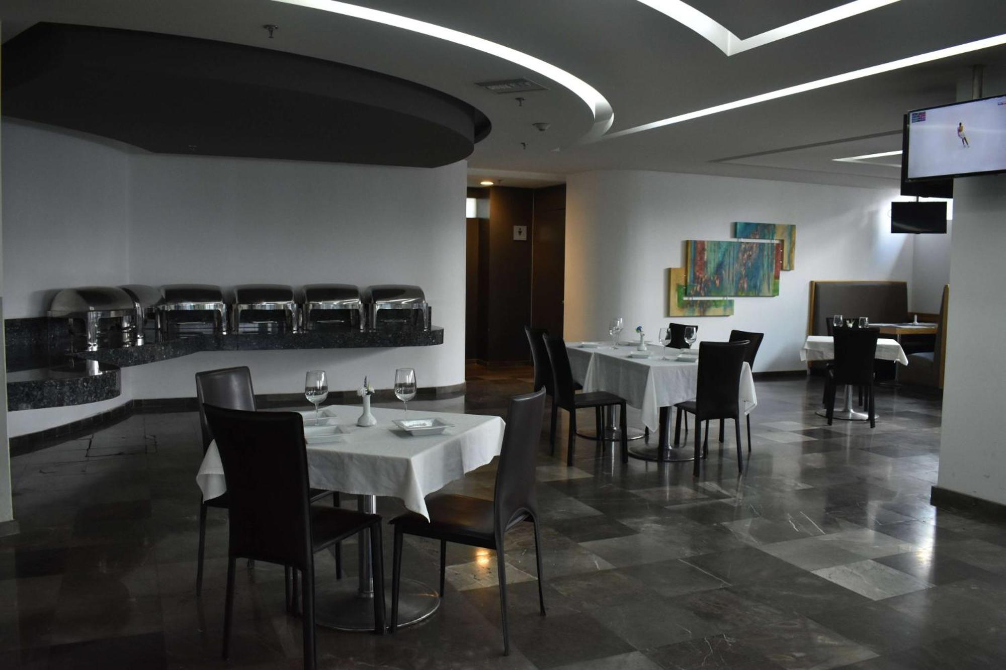 Ramada By Wyndham Santa Fe Hotel 4*