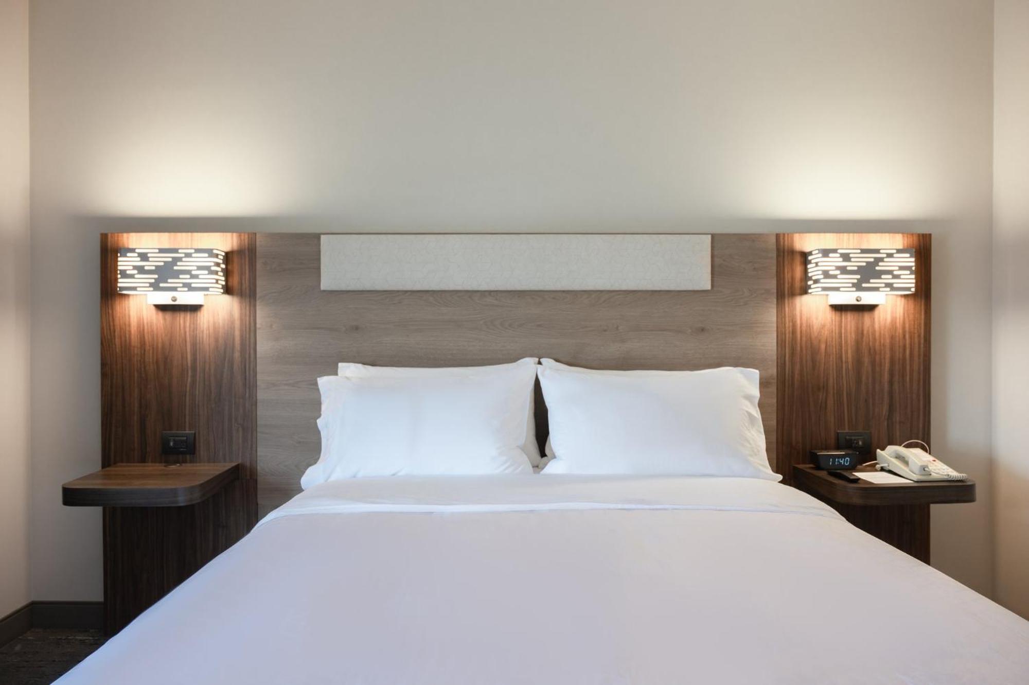 Express Satelite By Ihg Hotel 4*