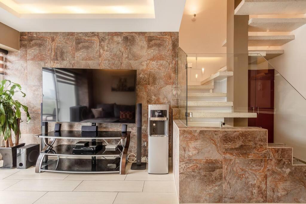 Apartment Cozy 2br 2-floor Wi-fi 500mbps Air-conditioning Pool Gym Condesa Mexico City