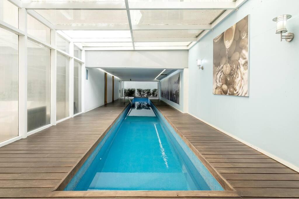 Cozy 2br 2-floor Wi-fi 500mbps Air-conditioning Pool Gym Condesa
