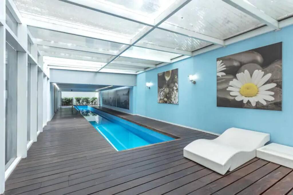 Cozy 2br 2-floor Wi-fi 500mbps Air-conditioning Pool Gym Condesa Apartment *
