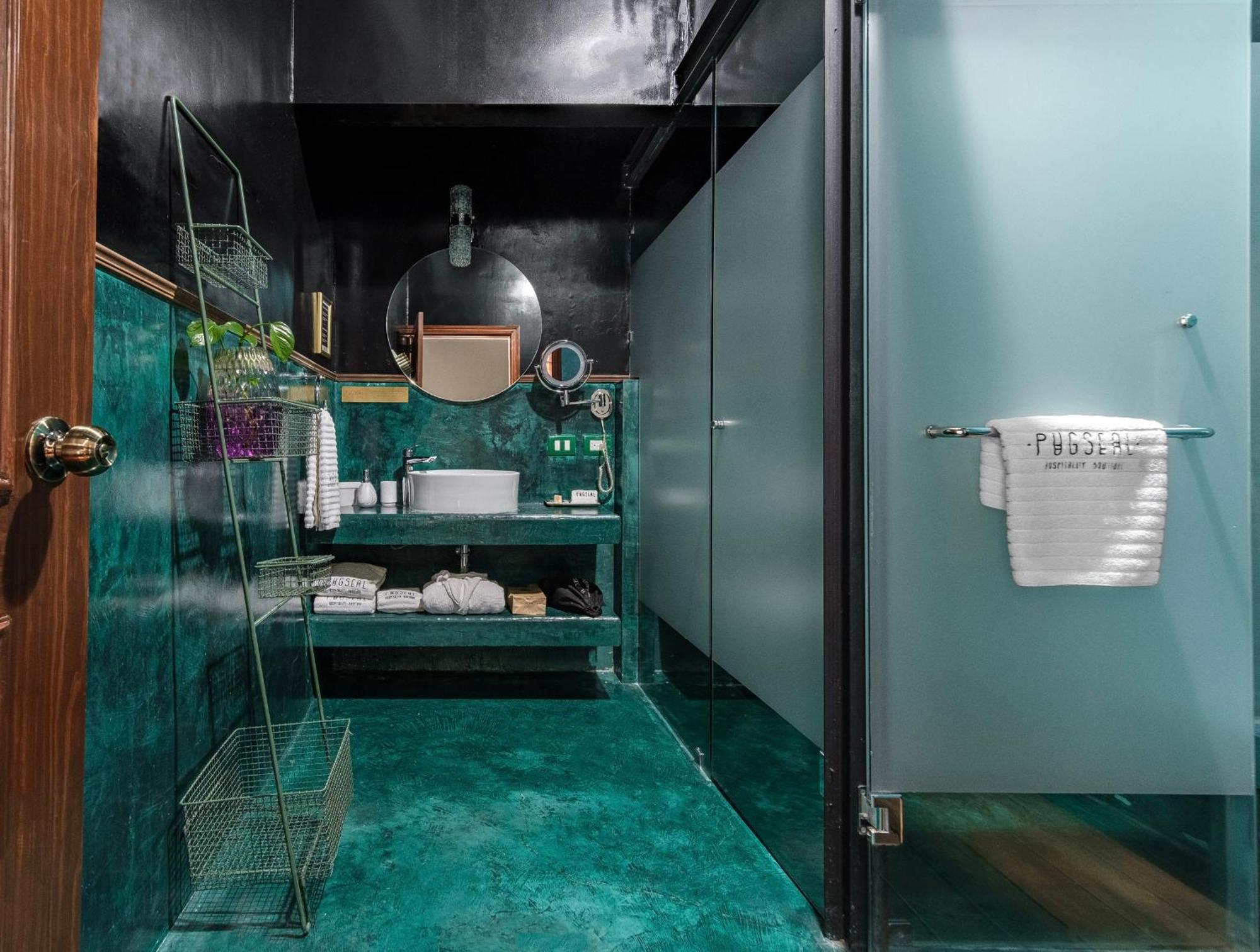 Hotel Pug Seal Polanco Anatole France 5*