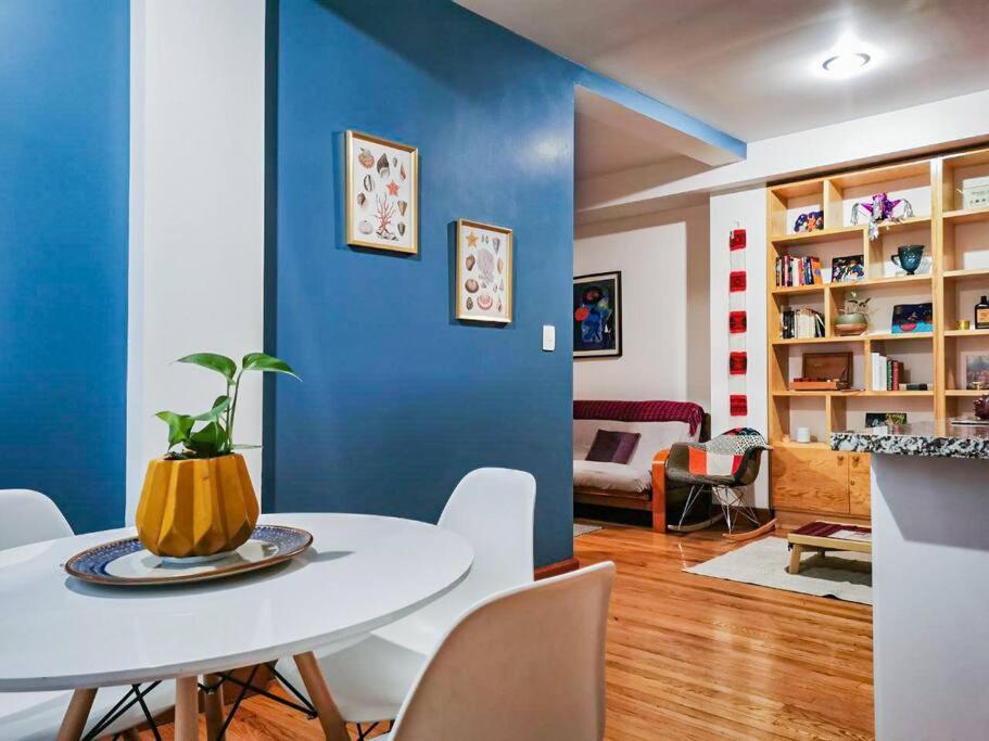 Beautiful And Cozy Downtown Apartment *
