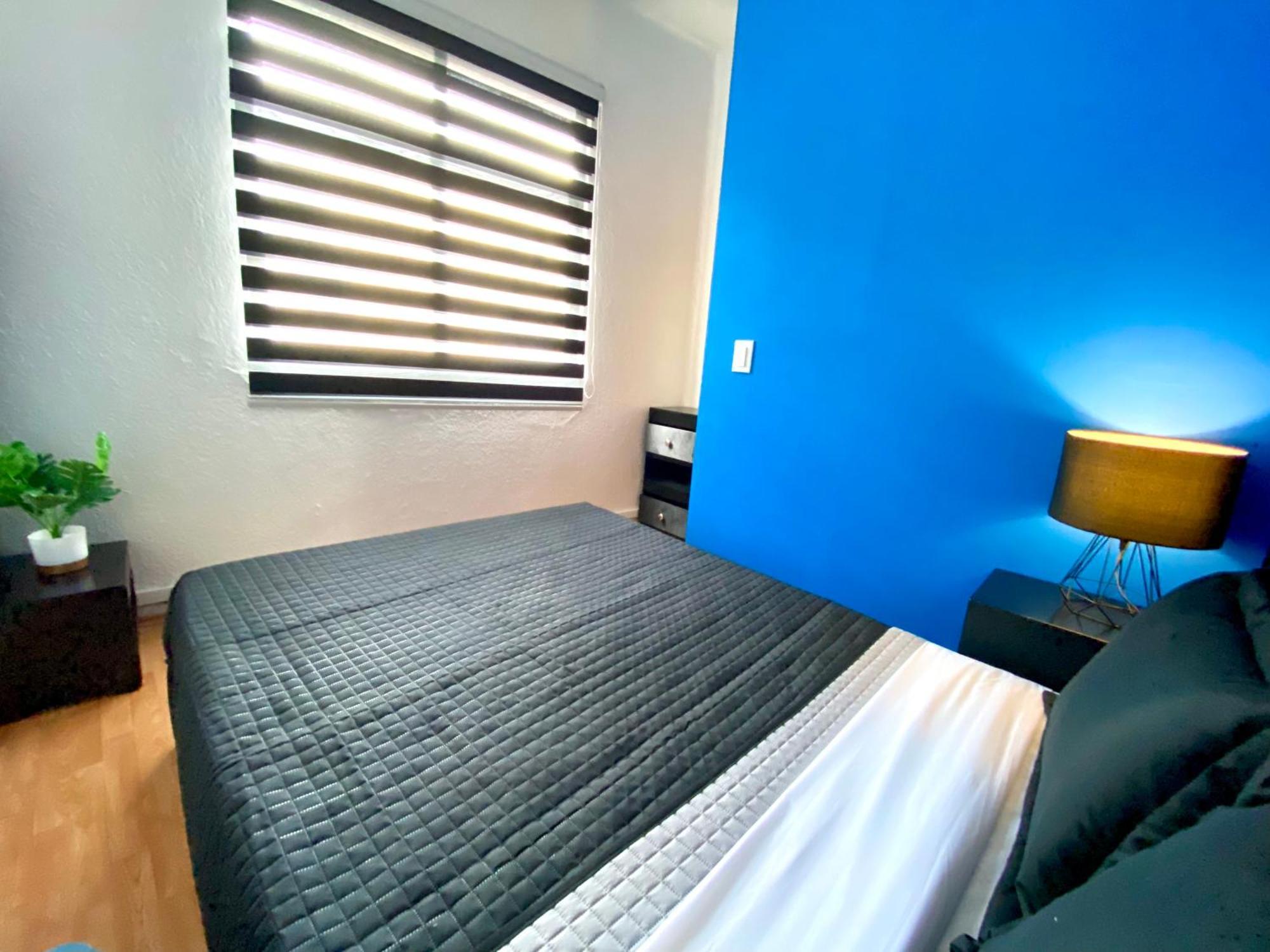 Guest house Roomies - World Trade Center
