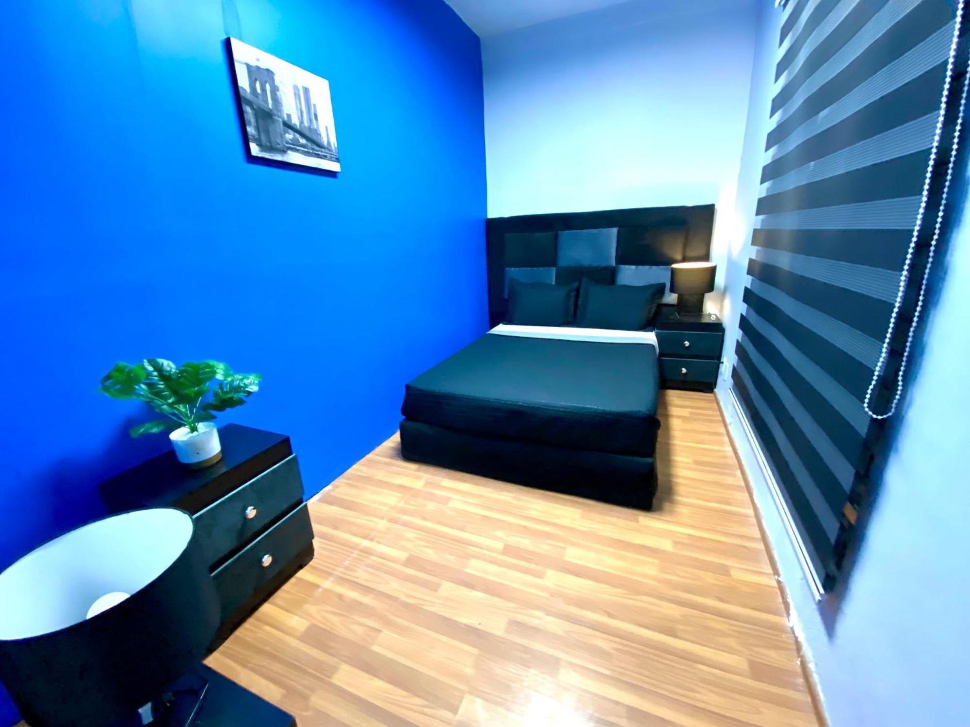 Roomies - World Trade Center Guest house *