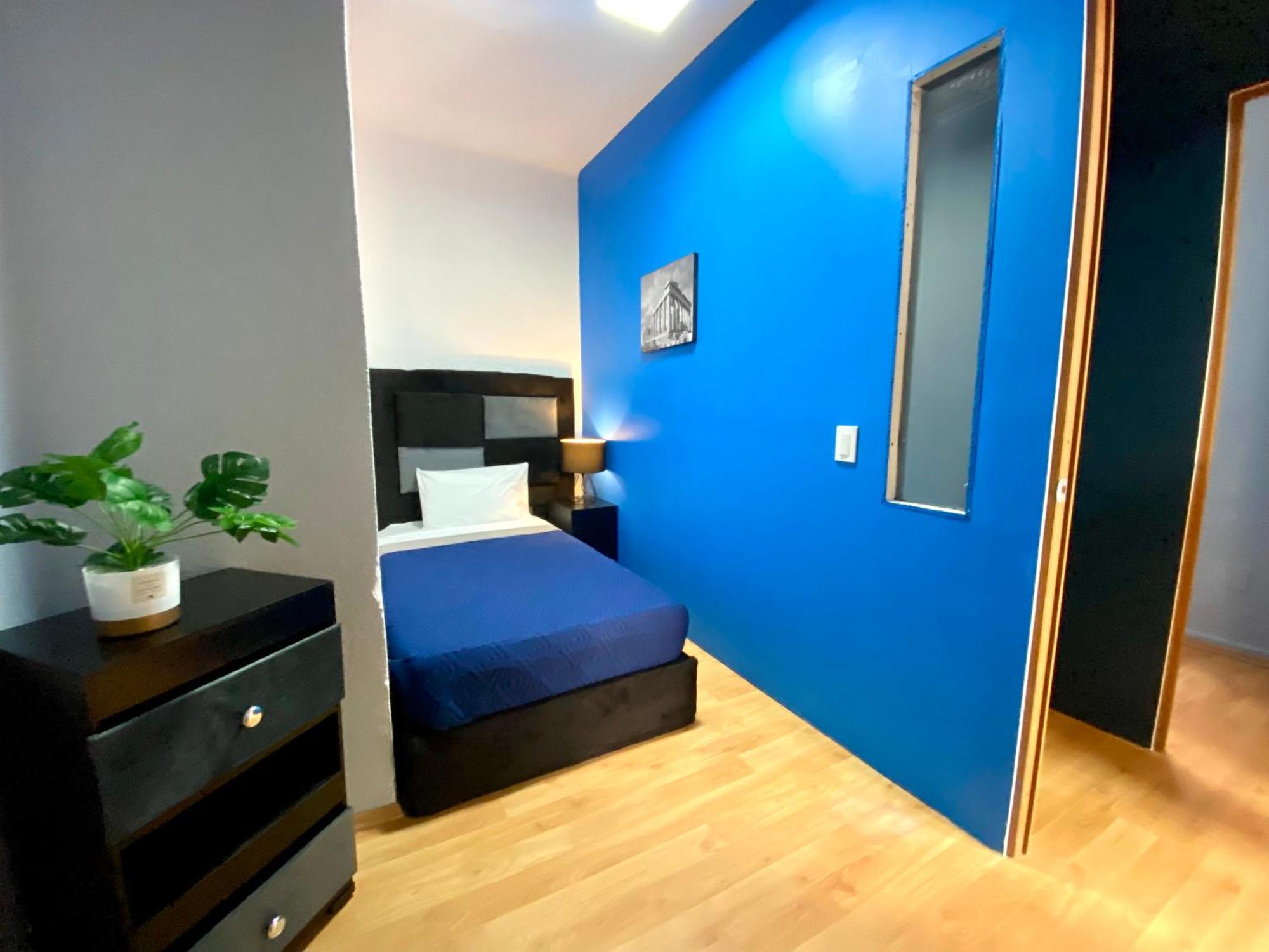 Roomies - World Trade Center Guest house