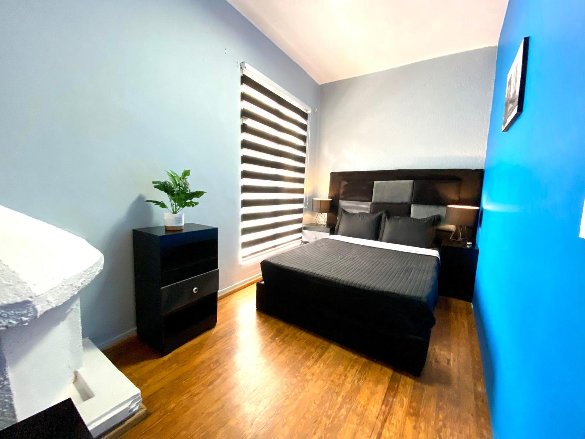 Guest house Roomies - World Trade Center *