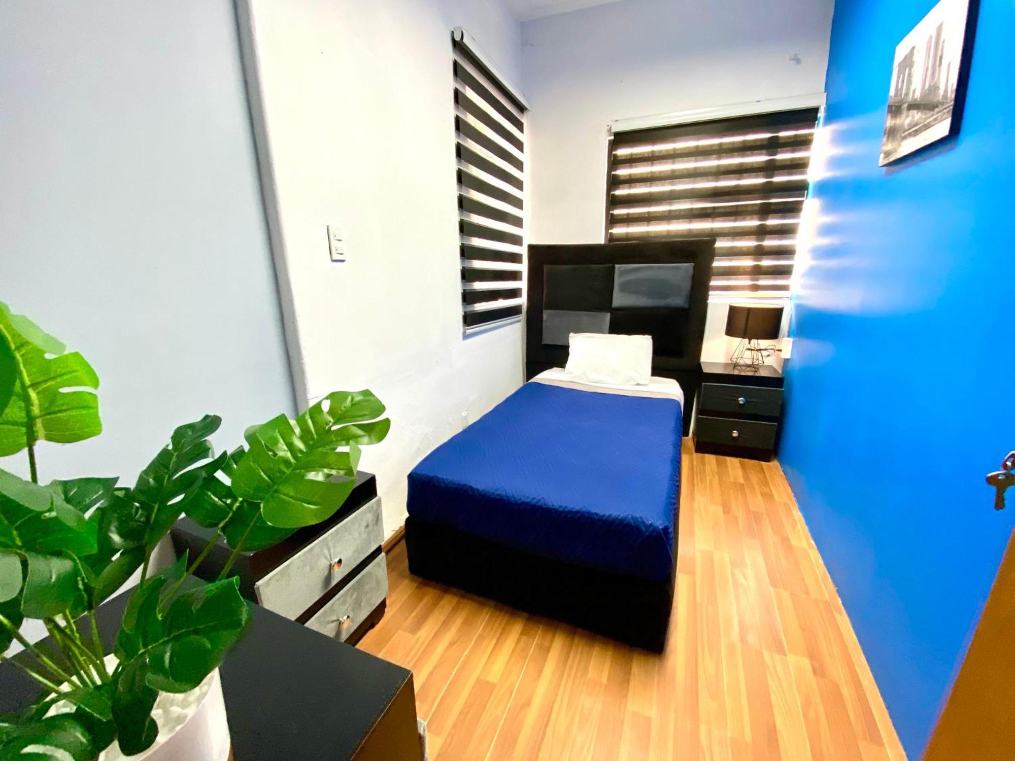 Guest house Roomies - World Trade Center