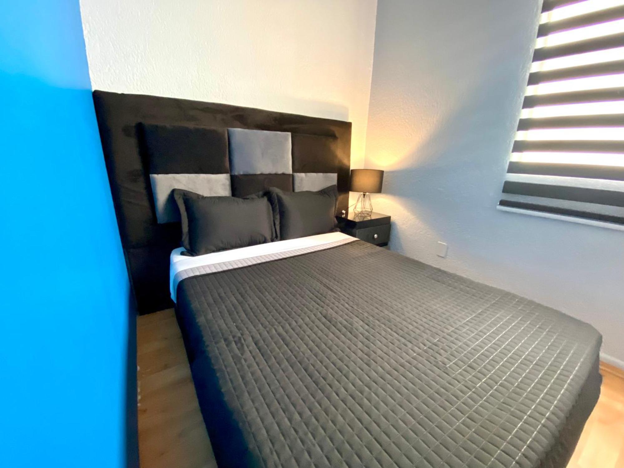 Guest house Roomies - World Trade Center Mexico City