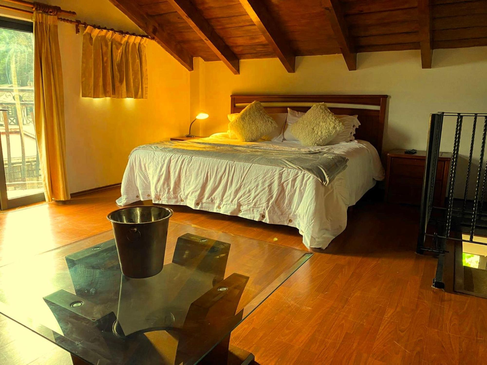 Camping Tipo Cabana, Rodeado De Bosque