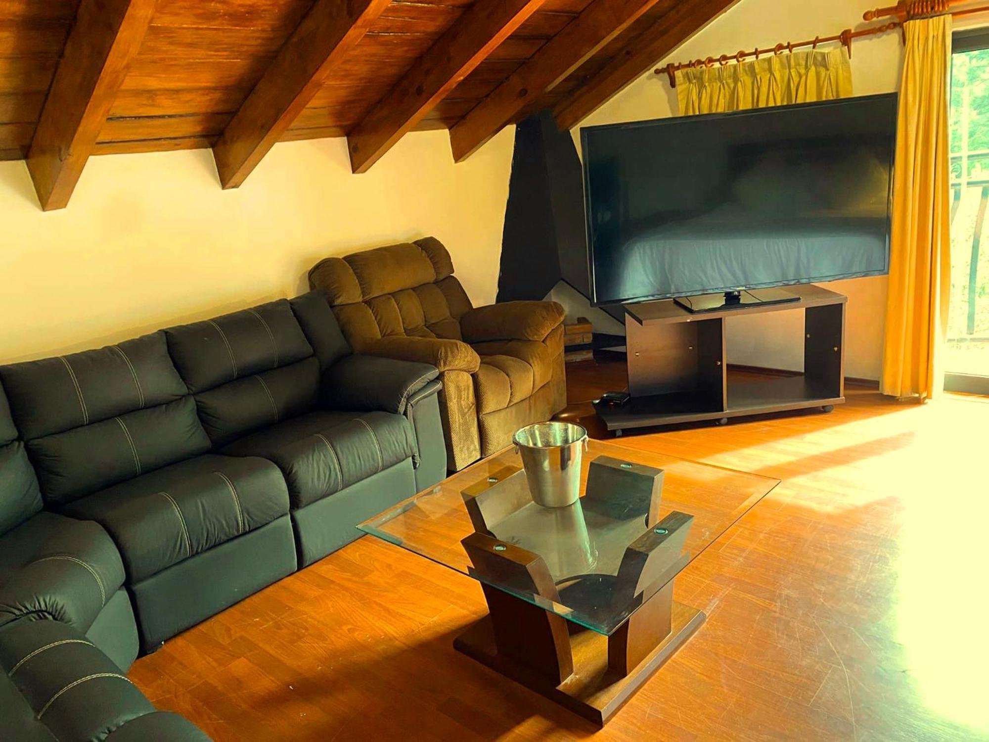 Tipo Cabana, Rodeado De Bosque Camping