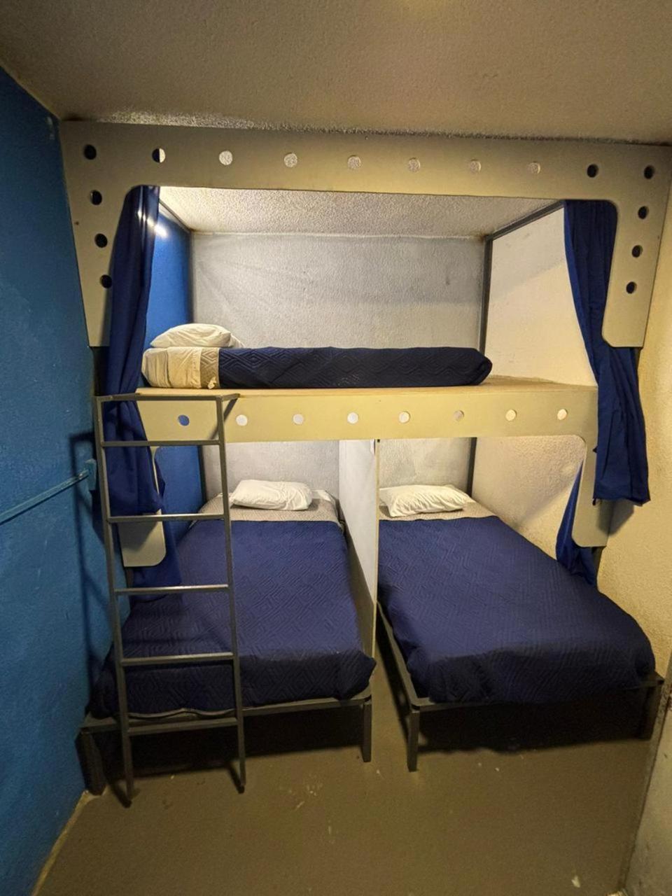 Guest house Roomies - World Trade Center Mexico City