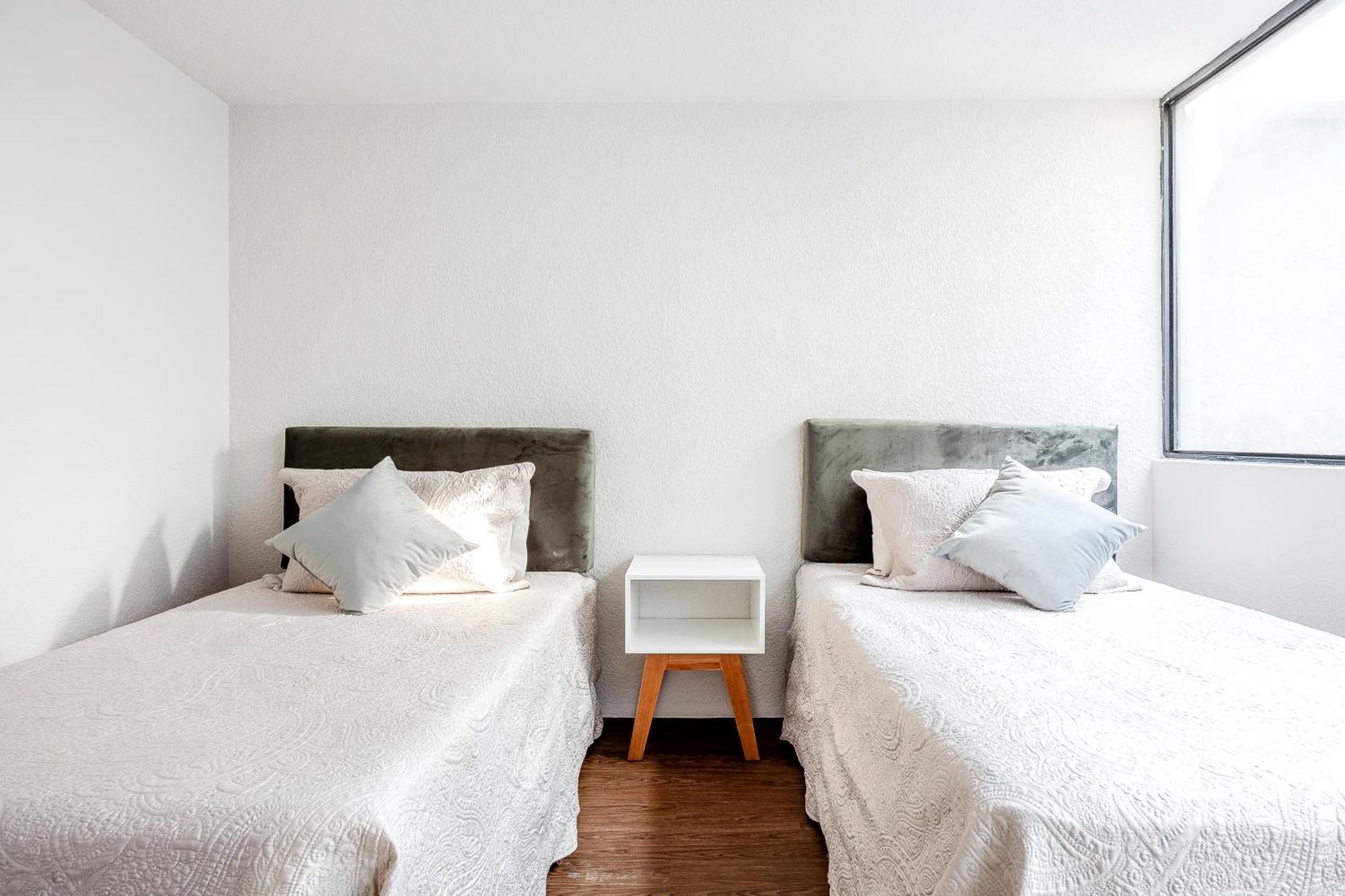 2br Roma Norte - Parking Sleeps 6 - Internet * Mexico City
