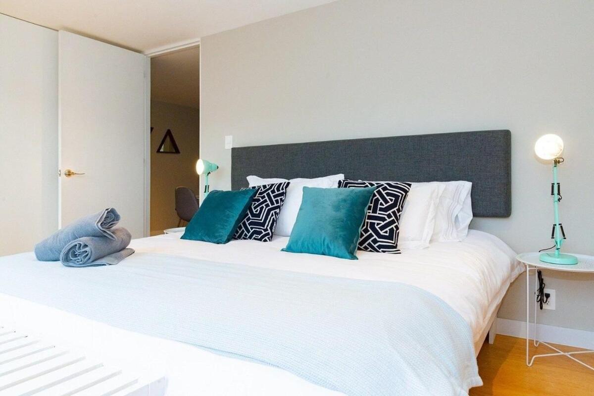Del Valle - Modern Apartment!! Excellent Opportunity Del Valle Apartment