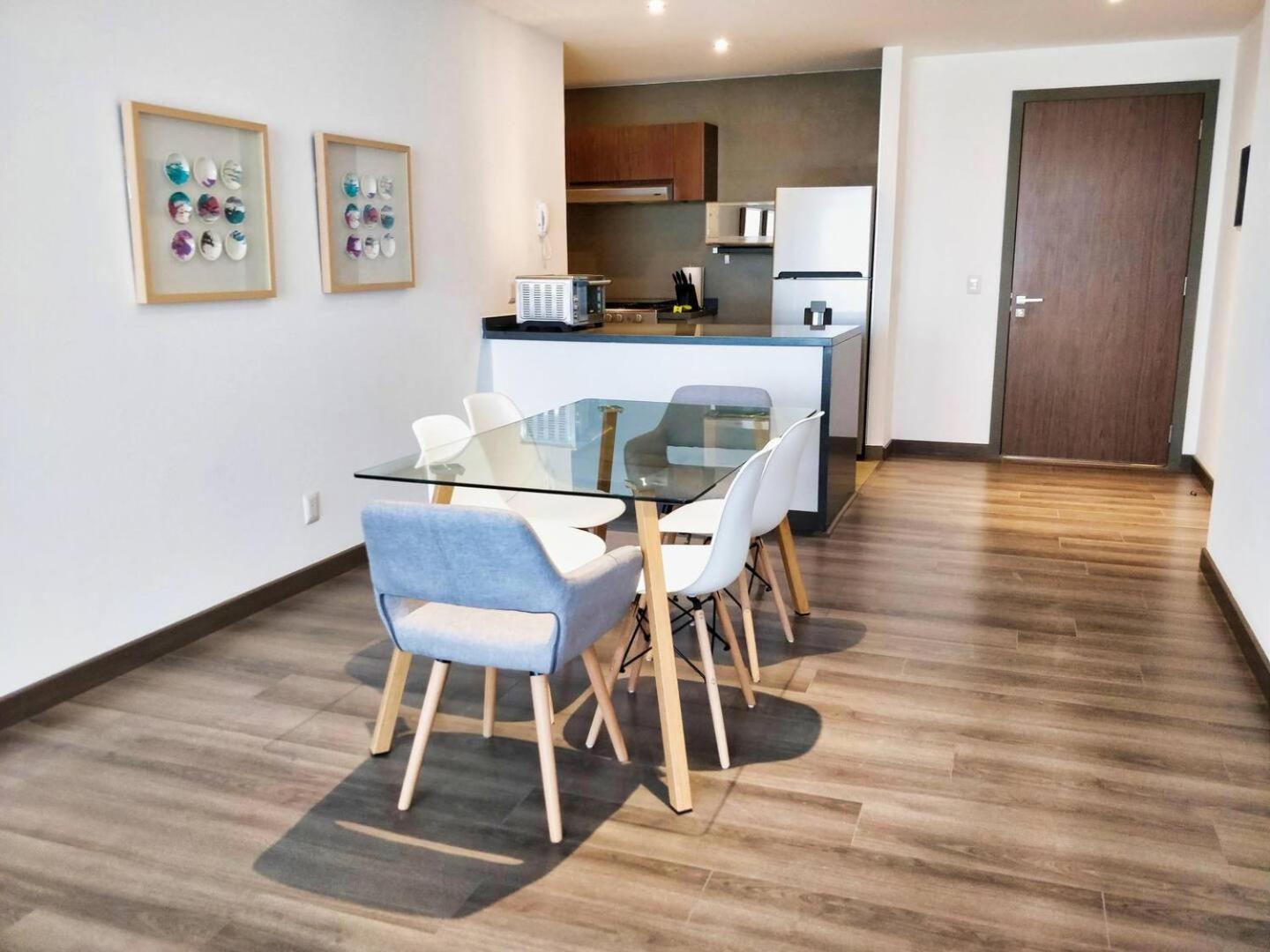Two Beautiful 1 Bedroom Apts, 2 Floors Hs Wifi! *