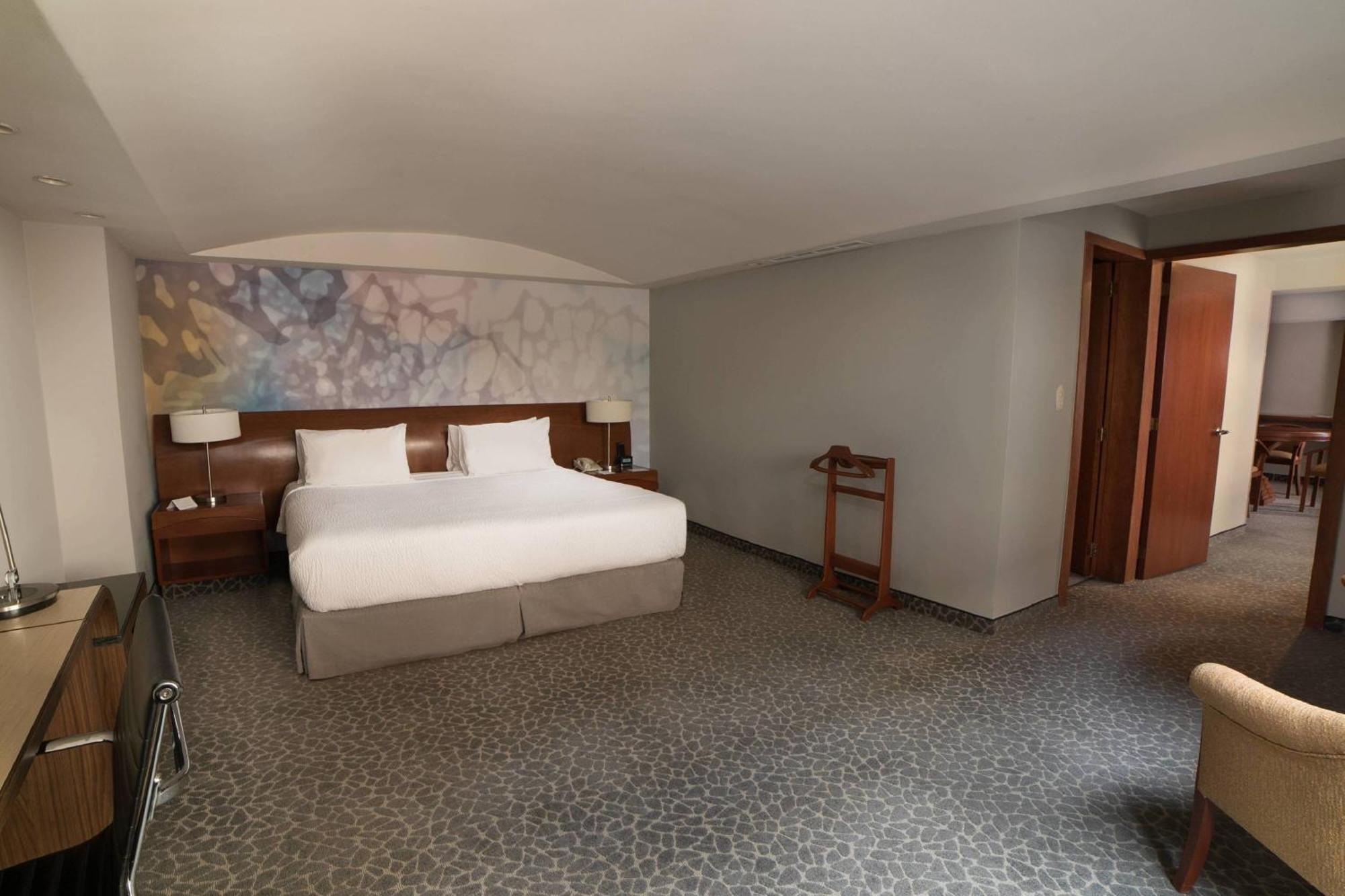 Courtyard By Marriott Mexico Revolucion Hotel 4*