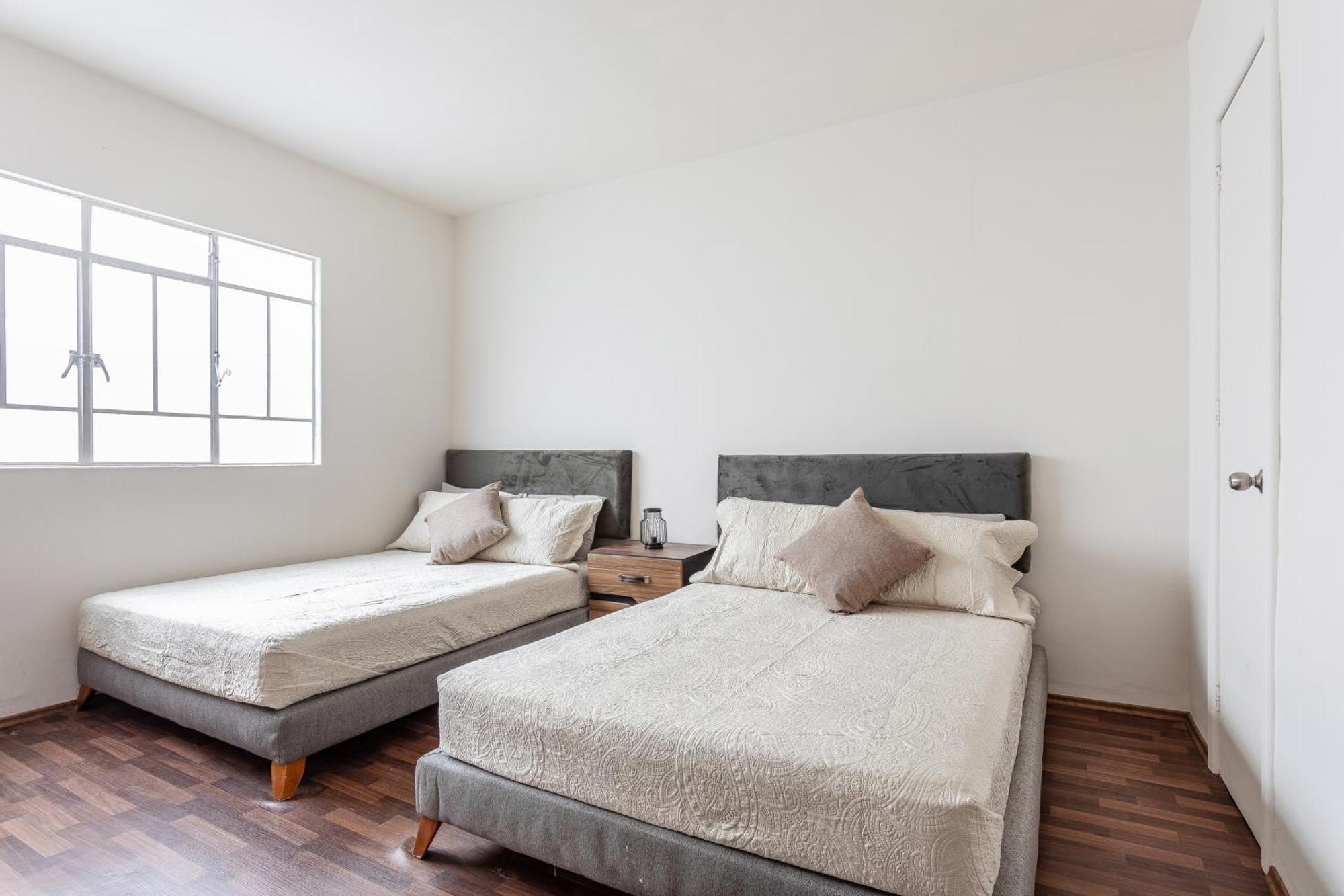 Luxury 3br Roma Norte - Wifi- Laundry- Sleeps 10 Mexico City