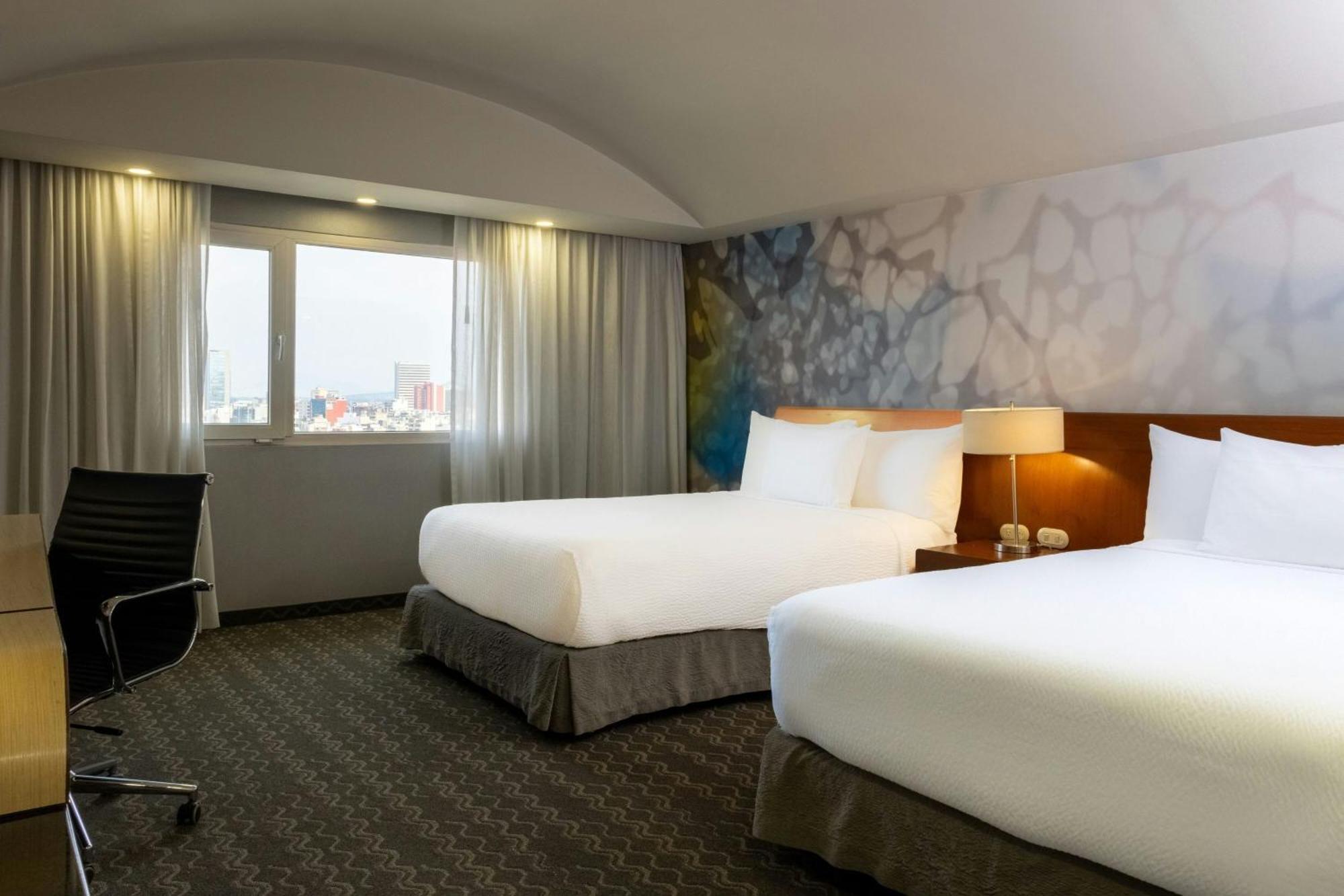 Hotel Courtyard By Marriott Mexico Revolucion 4*