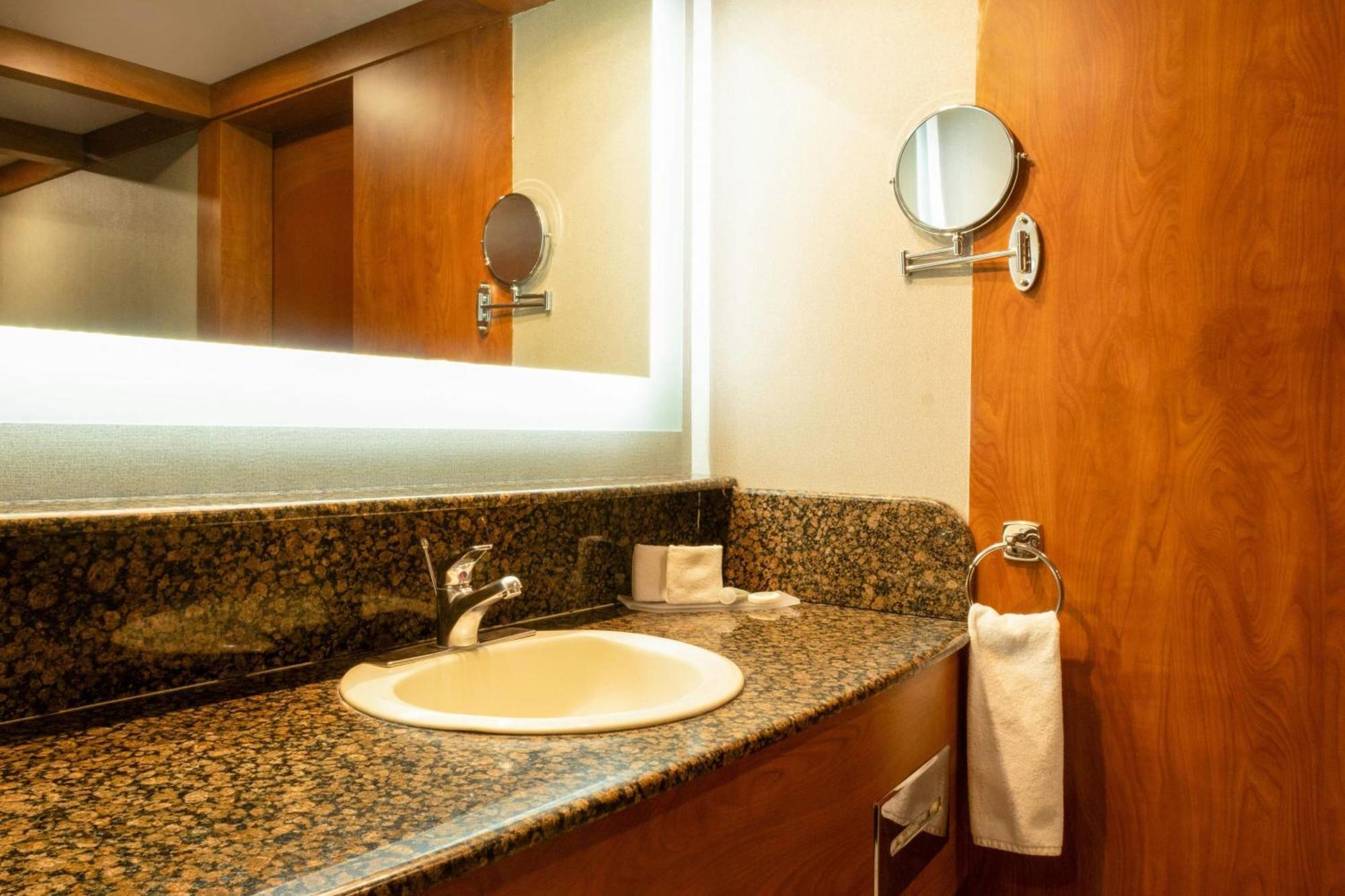 Courtyard By Marriott Mexico Revolucion