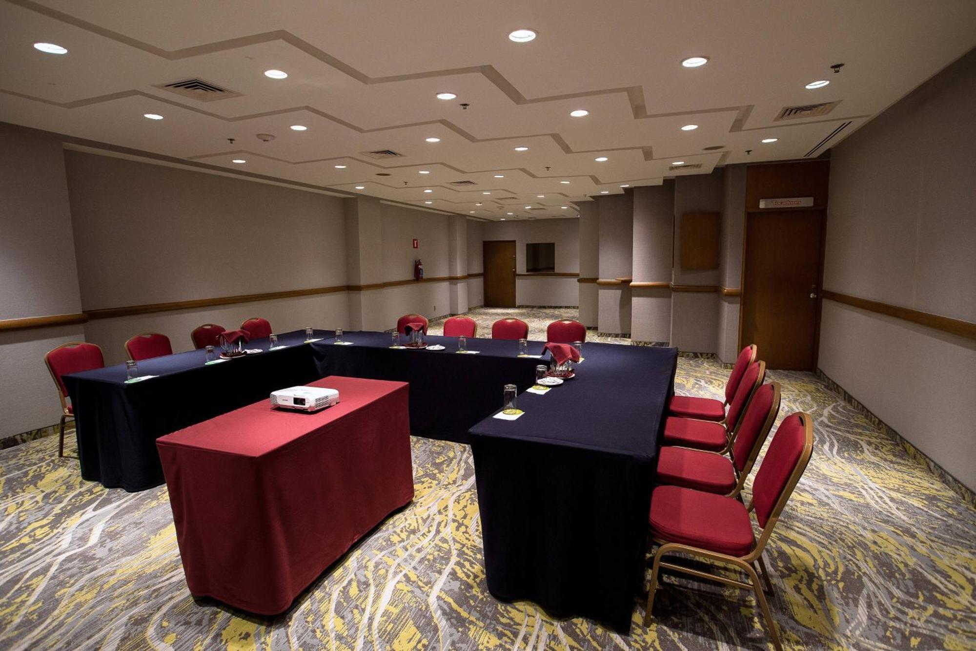 Courtyard By Marriott Mexico Revolucion Hotel 4*