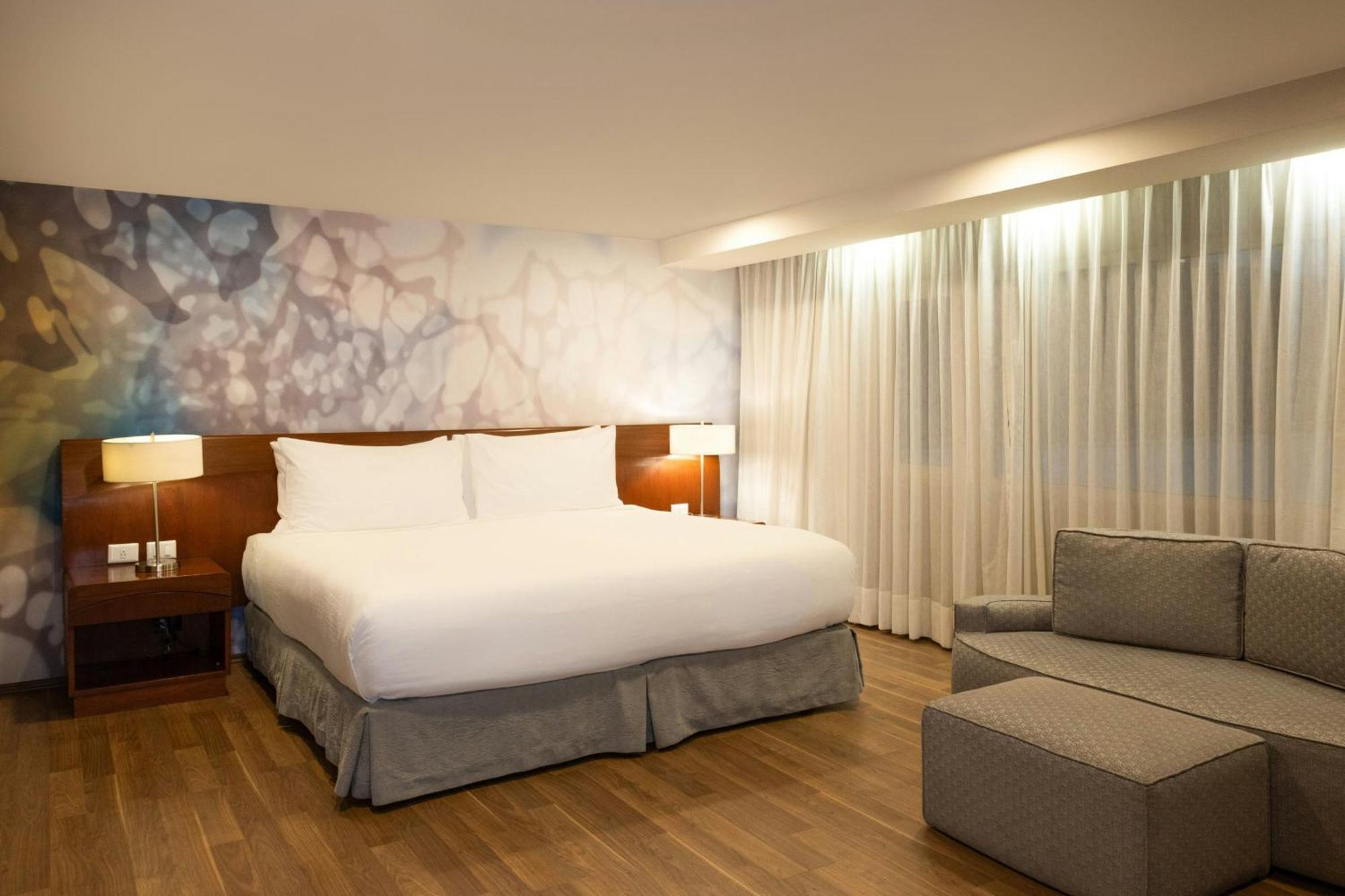Courtyard By Marriott Mexico Revolucion Hotel 4*