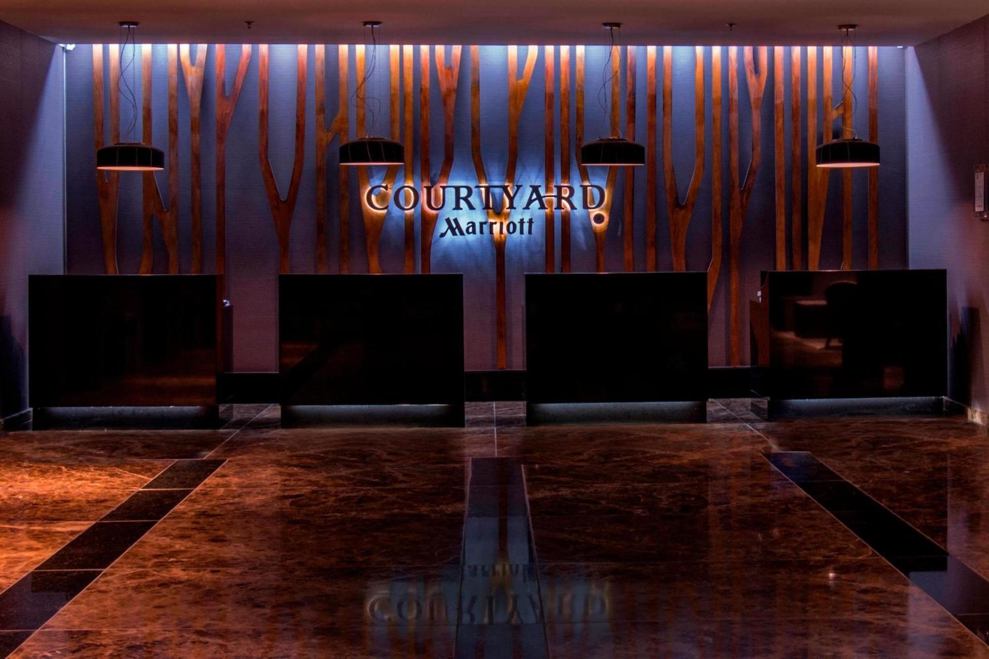Hotel Courtyard By Marriott Mexico Revolucion 4*