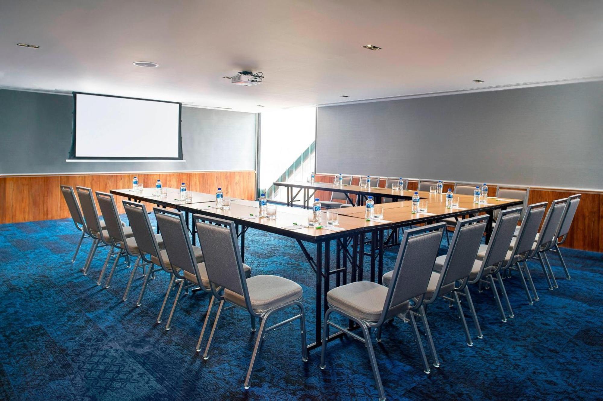 Courtyard By Marriott Toreo 4*